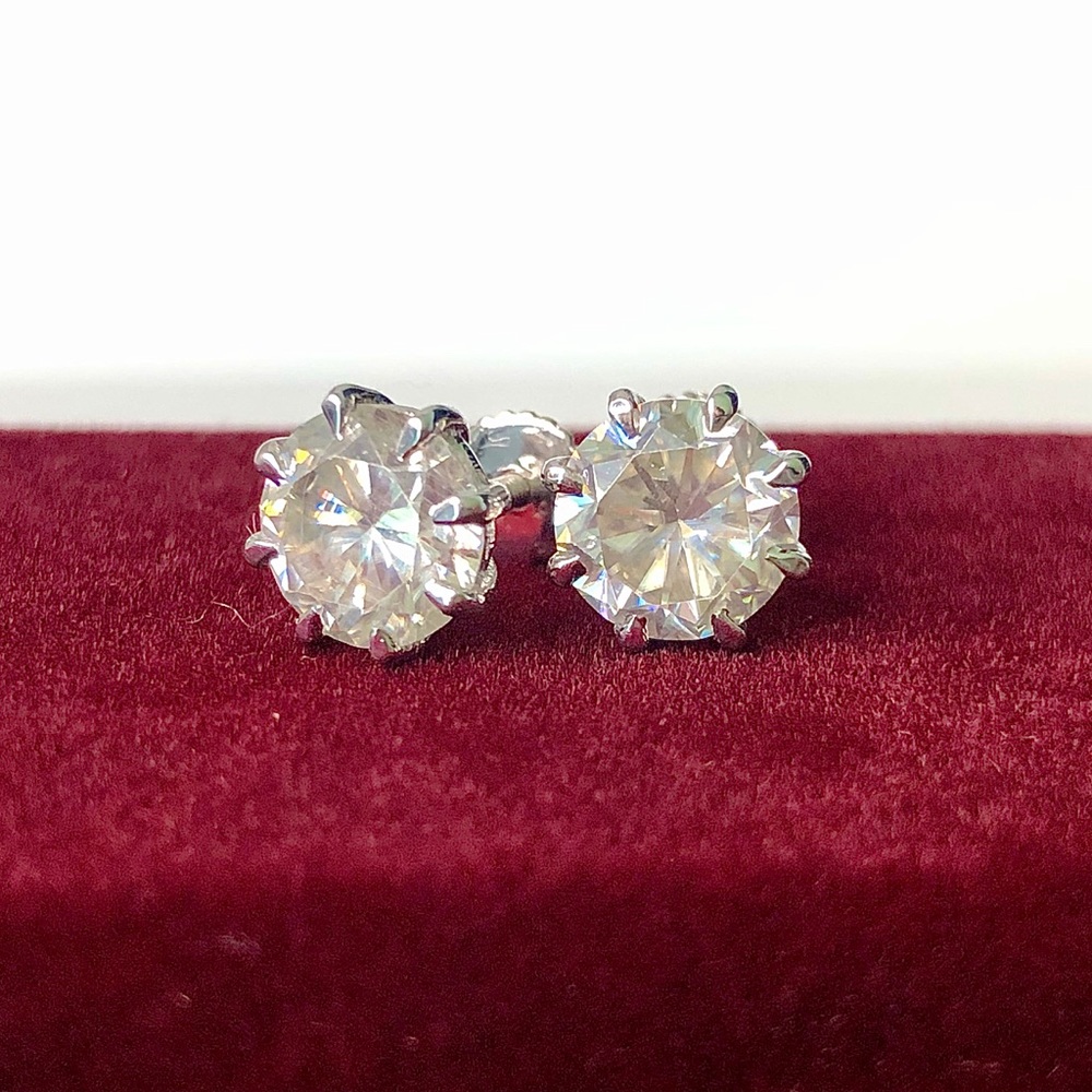 3.5ct Moissanite 8 Prongs Screw Back Earrings!